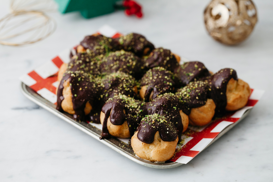 Profiteroles Ripieni Di Crema Al Pistacchio