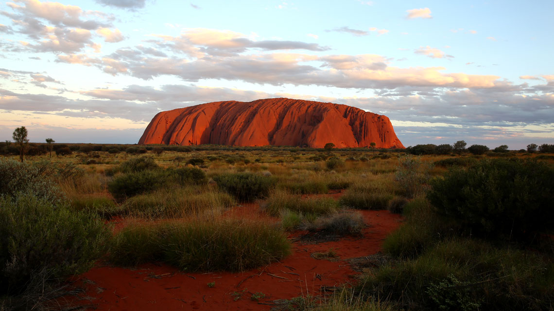 Il massiccio di Uluru è sacro per gli aborigeni d 